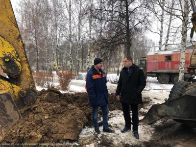 В посёлке Южный в Рязани устанавливают место аварии на водопроводе